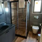 Oezel Havuzlu Lueks Villa *