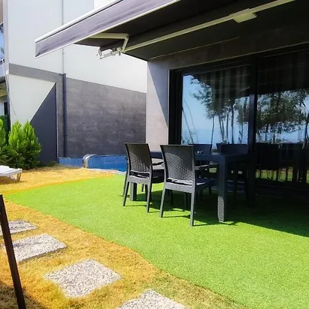 Oezel Havuzlu Lueks Kusadasi