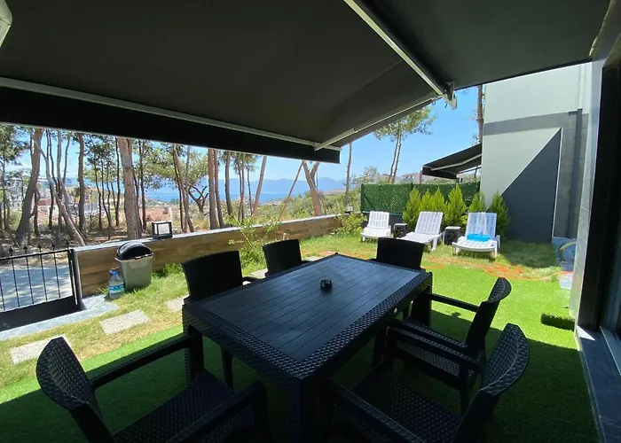 Vilă Oezel Havuzlu Lueks