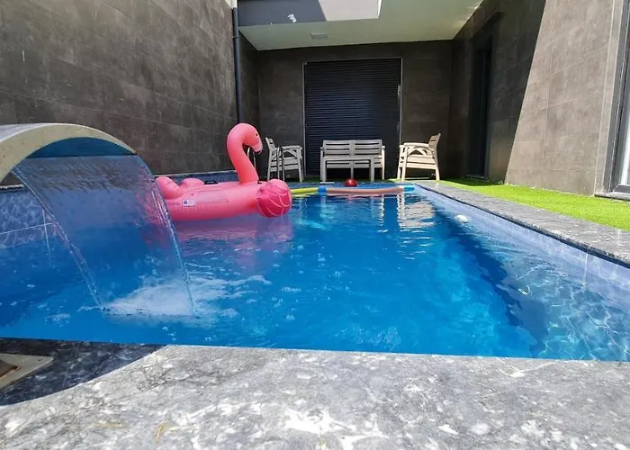 Oezel Havuzlu Lueks Kusadasi