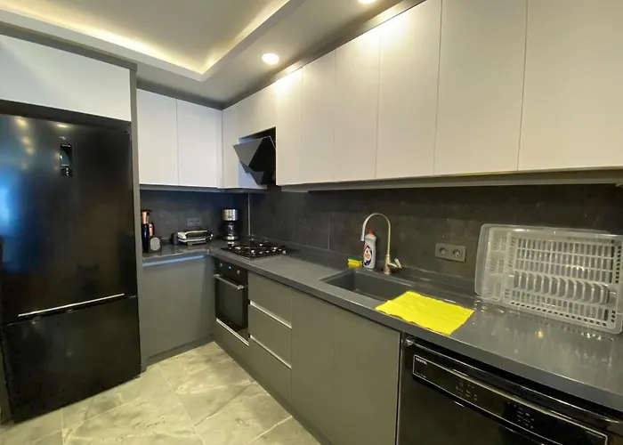 Oezel Havuzlu Lueks Villa *